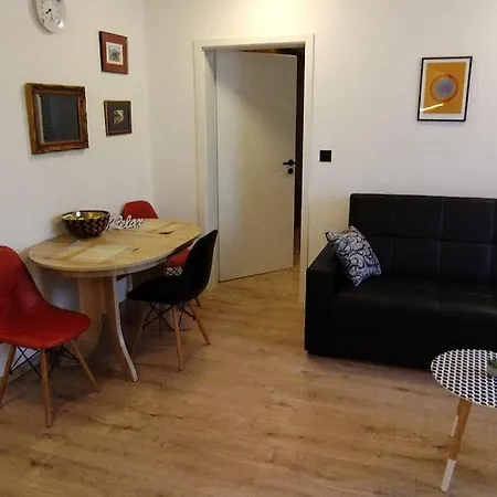 Cute Apartment Marla Art Close To Center Pula Exterior photo