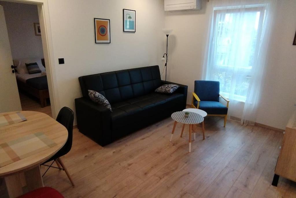 Apartment Cute Marla Art Close To Center